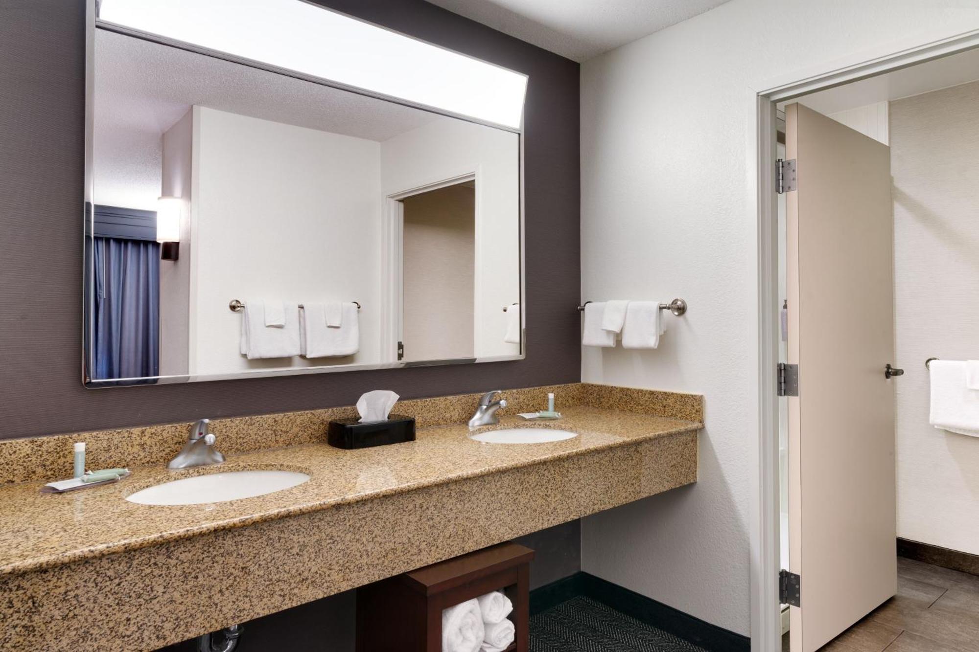 Courtyard By Marriott Johnson City Extérieur photo
